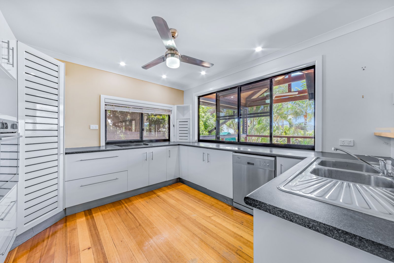 4 Daydream Court CANNONVALE 4