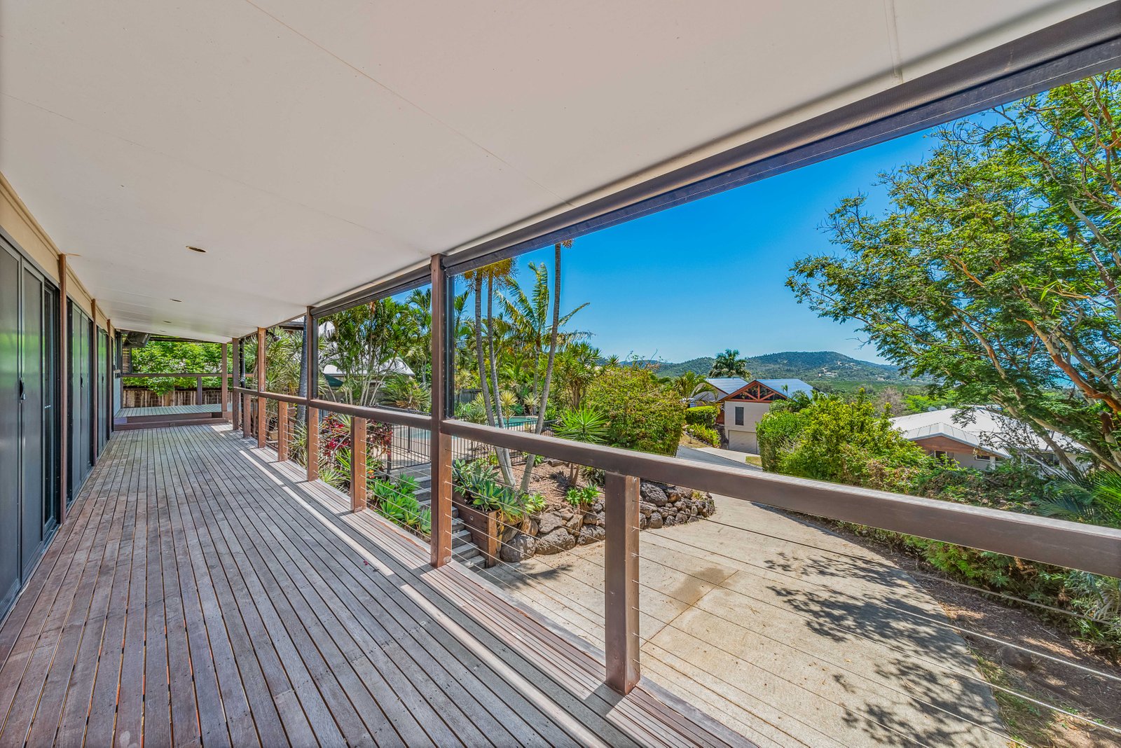 4 Daydream Court CANNONVALE 5