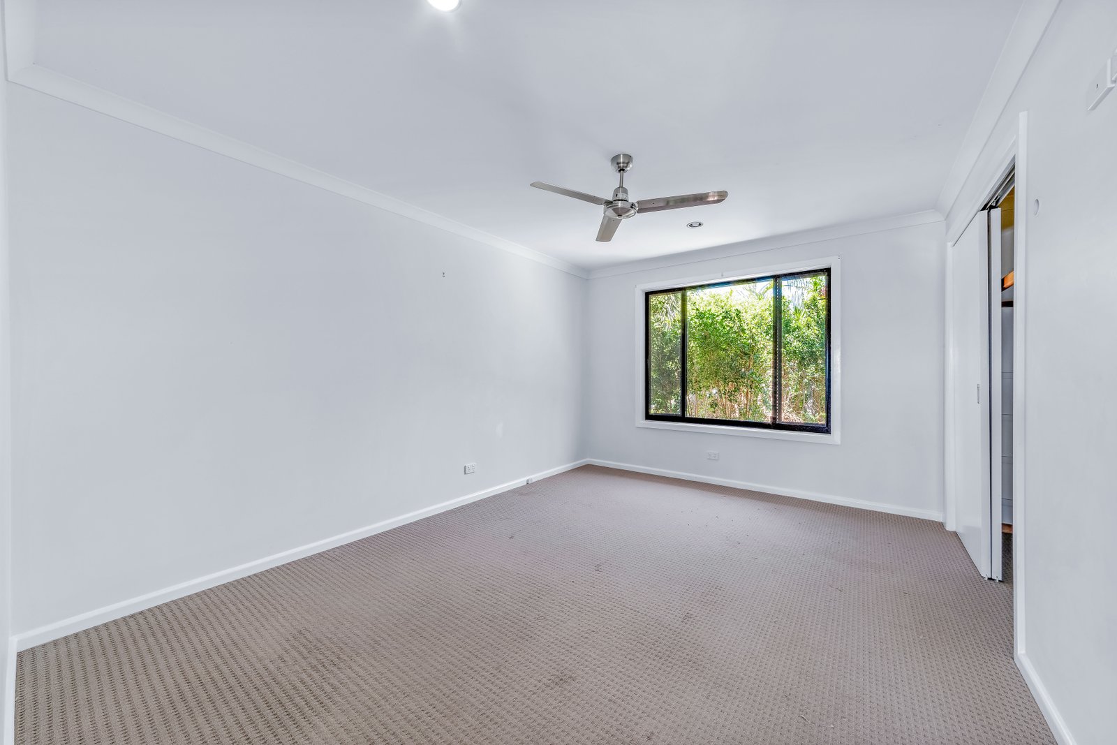 4 Daydream Court CANNONVALE 14