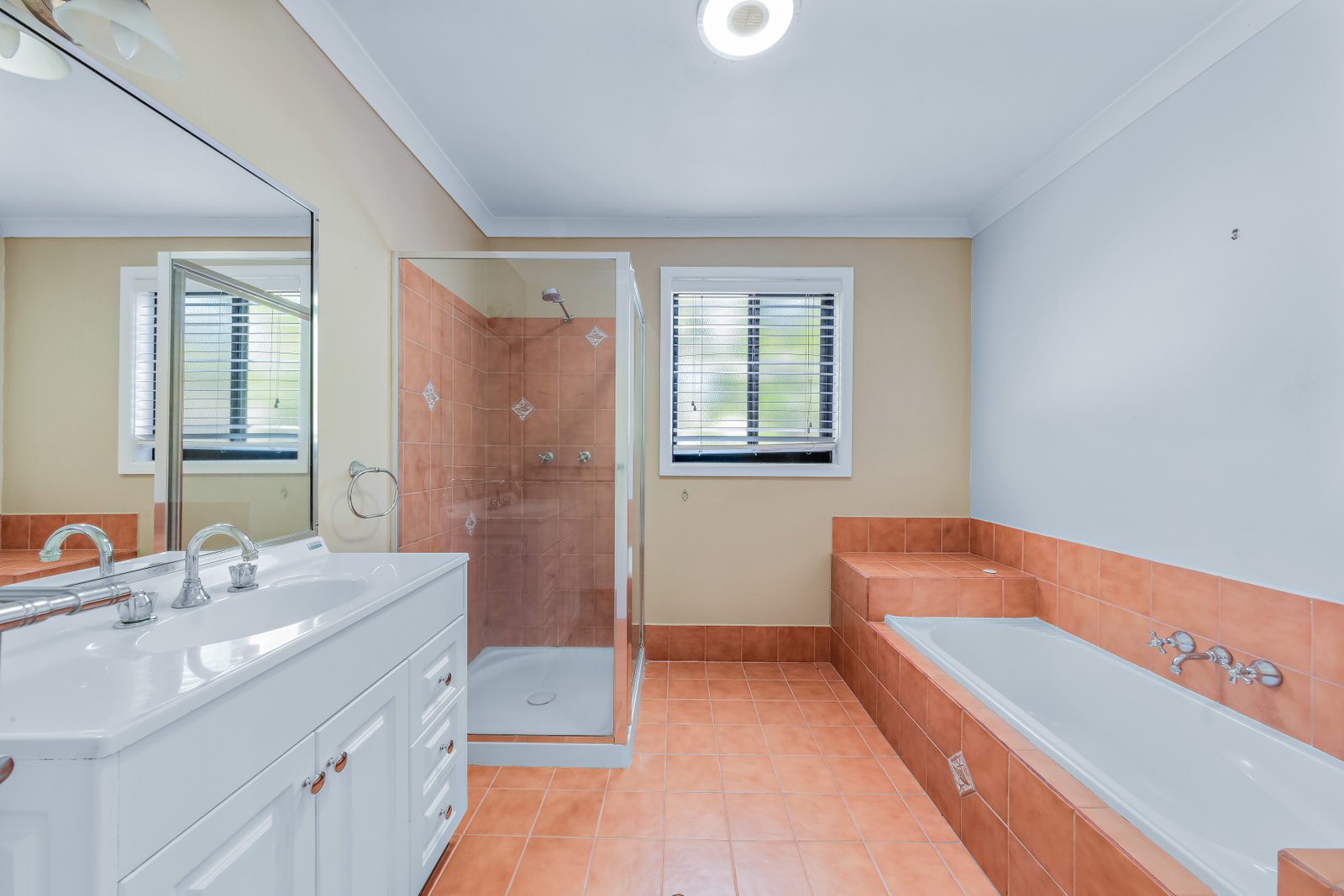 4 Daydream Court CANNONVALE 16