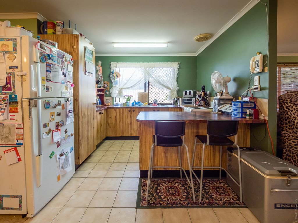 4 Debra Court URANGAN 9