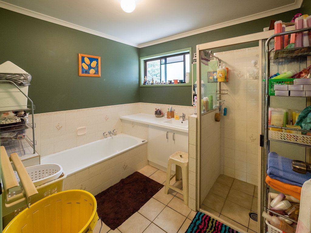 4 Debra Court URANGAN 12