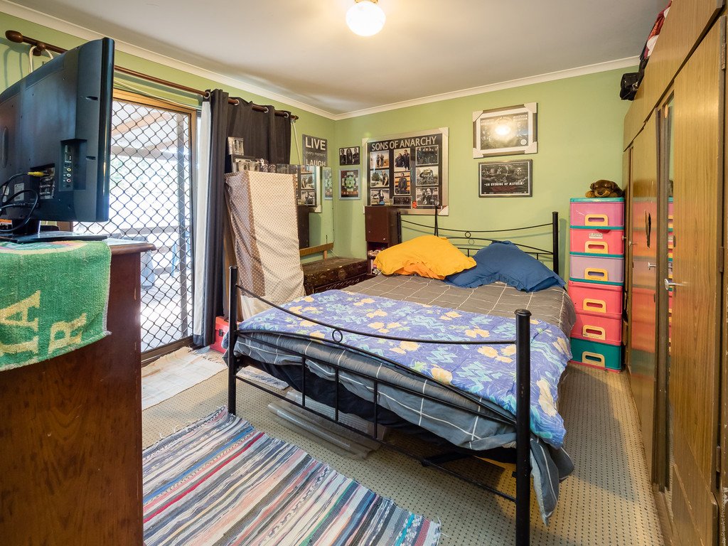 4 Debra Court URANGAN 13
