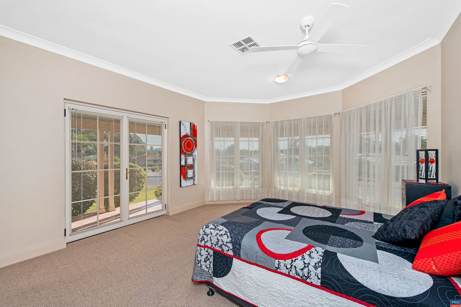 4 Diamentina Way LAKEWOOD 4