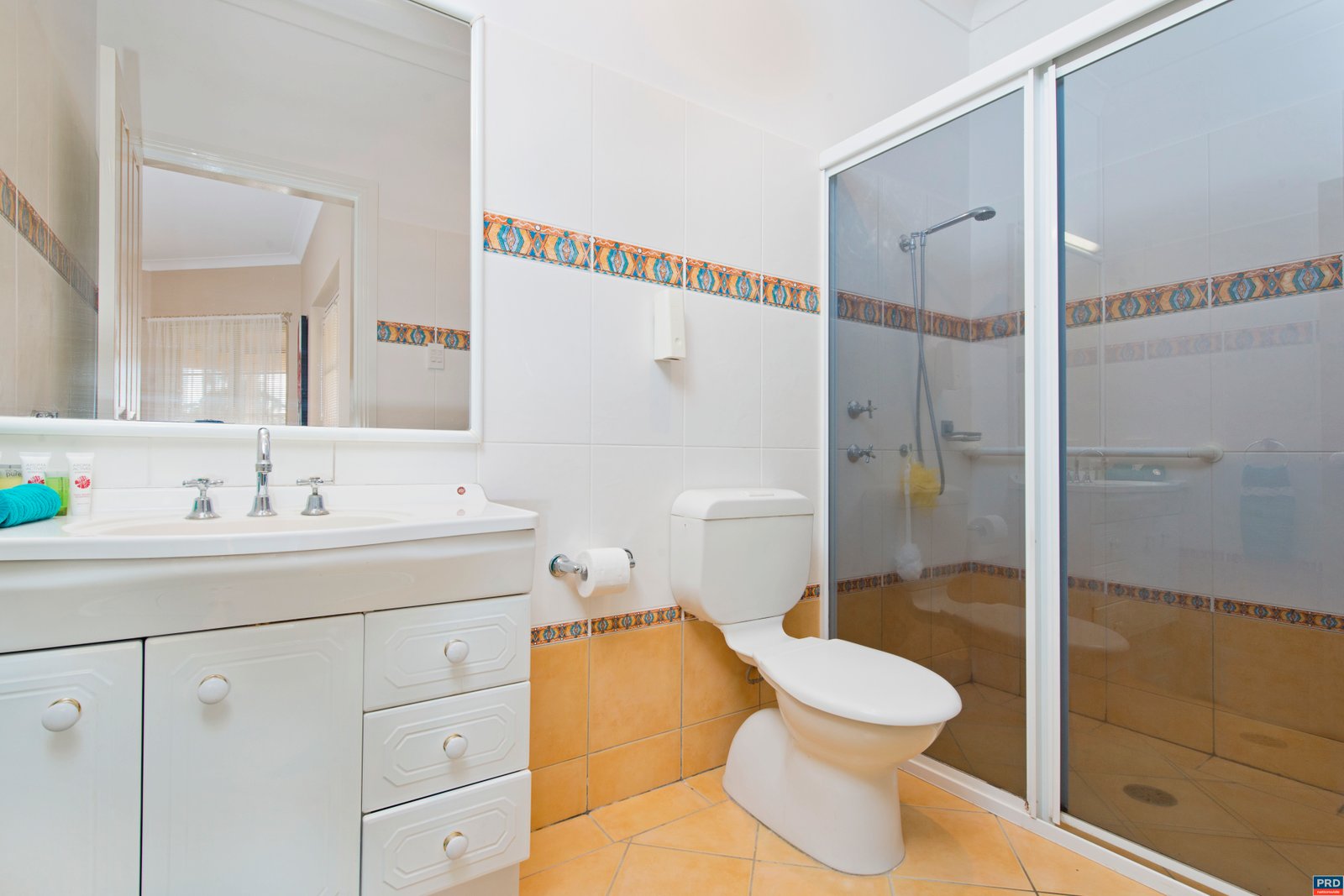 4 Diamentina Way LAKEWOOD 6