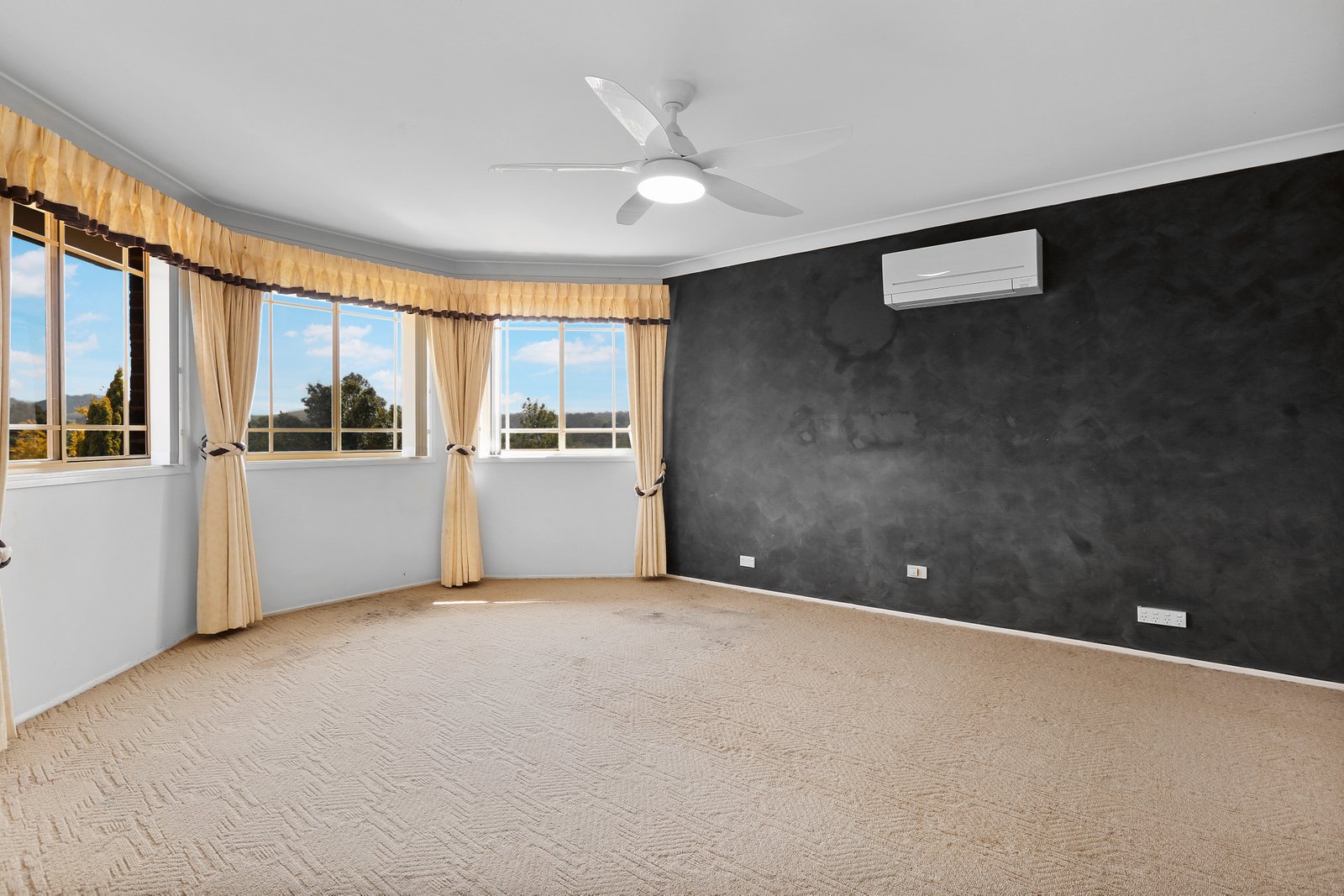 4 Downes Place JAMBEROO 8