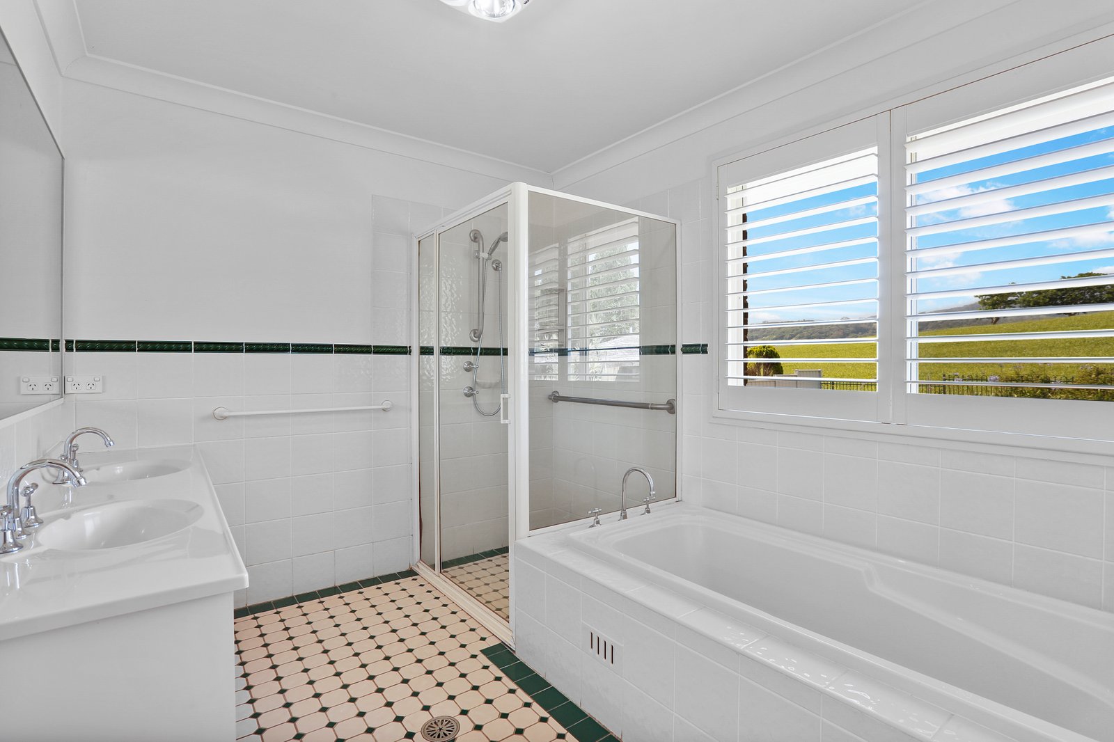 4 Downes Place JAMBEROO 11