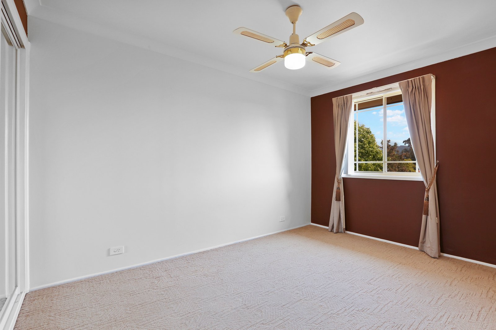 4 Downes Place JAMBEROO 12