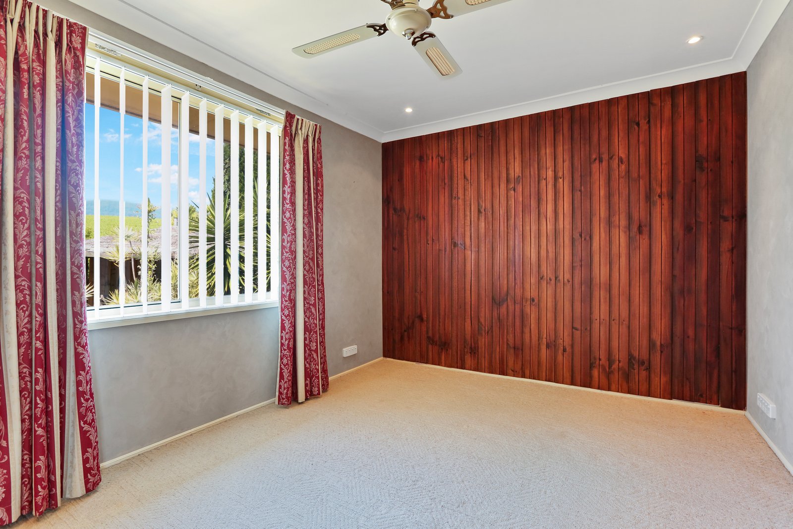 4 Downes Place JAMBEROO 13