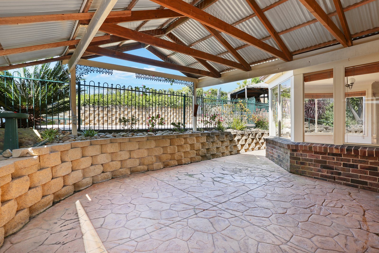 4 Downes Place JAMBEROO 16