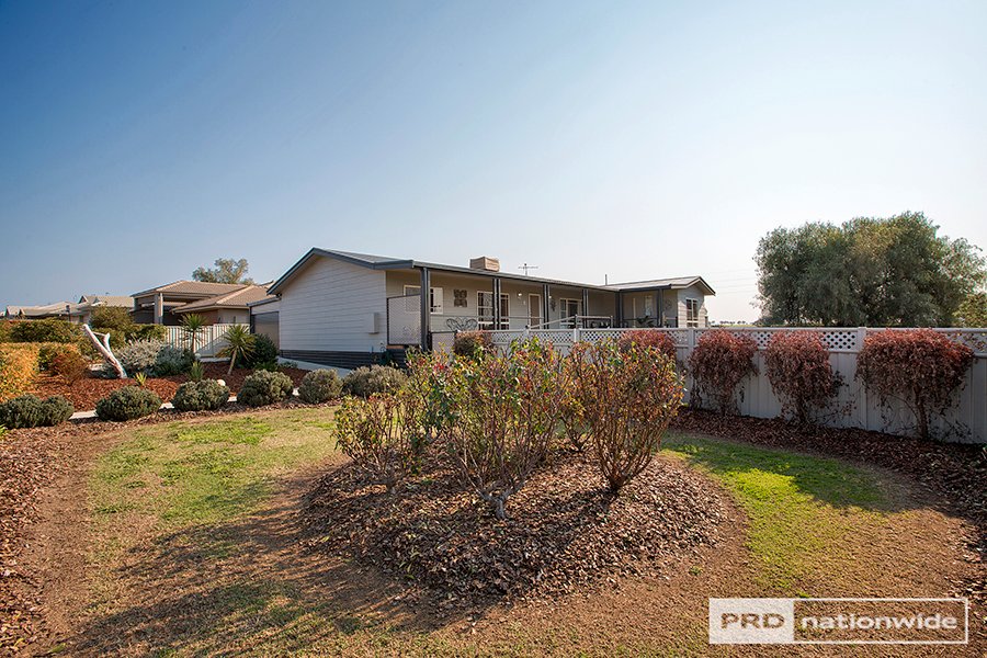 4 Drakeford Street TAMWORTH 2