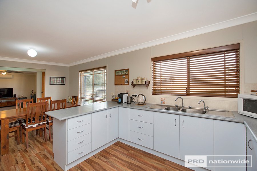 4 Drakeford Street TAMWORTH 7