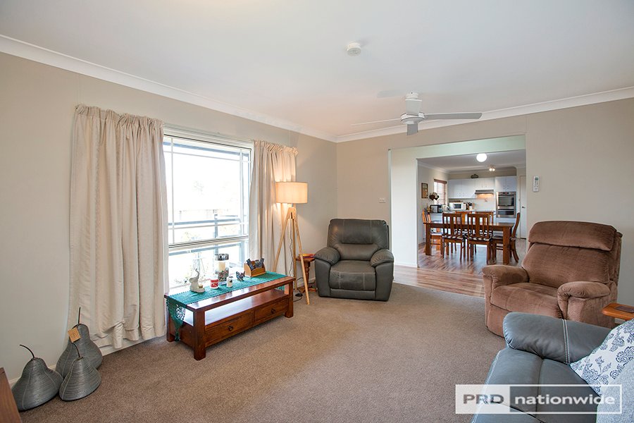 4 Drakeford Street TAMWORTH 8