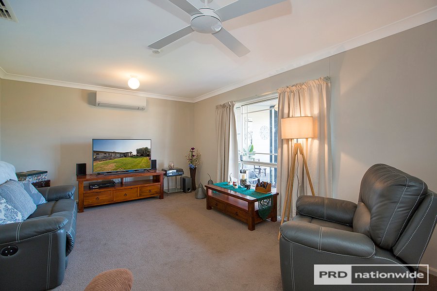 4 Drakeford Street TAMWORTH 9