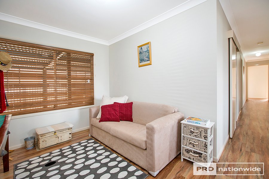 4 Drakeford Street TAMWORTH 10