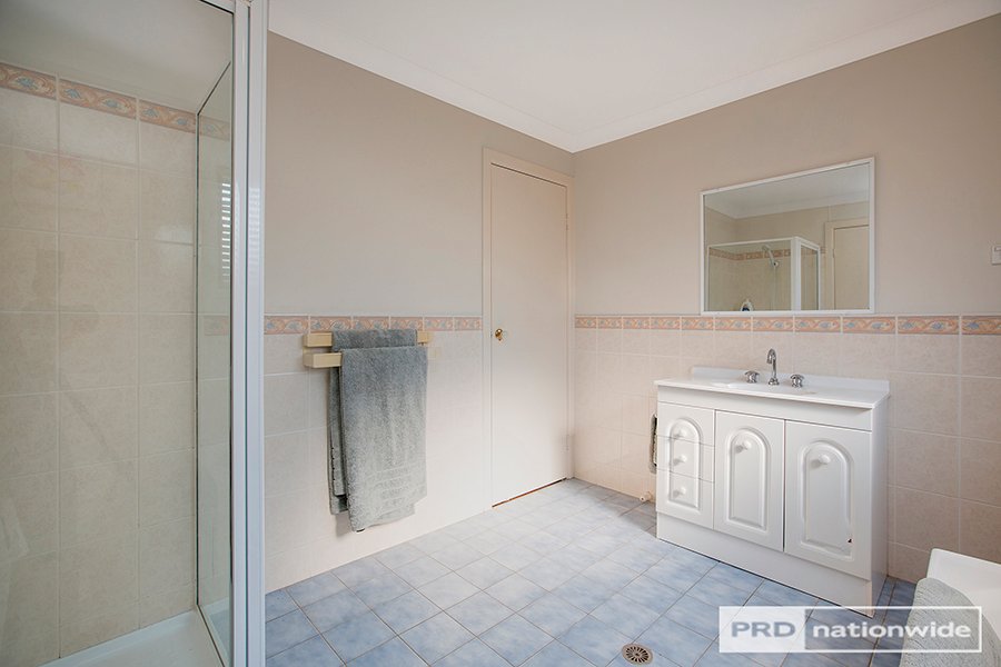 4 Drakeford Street TAMWORTH 12