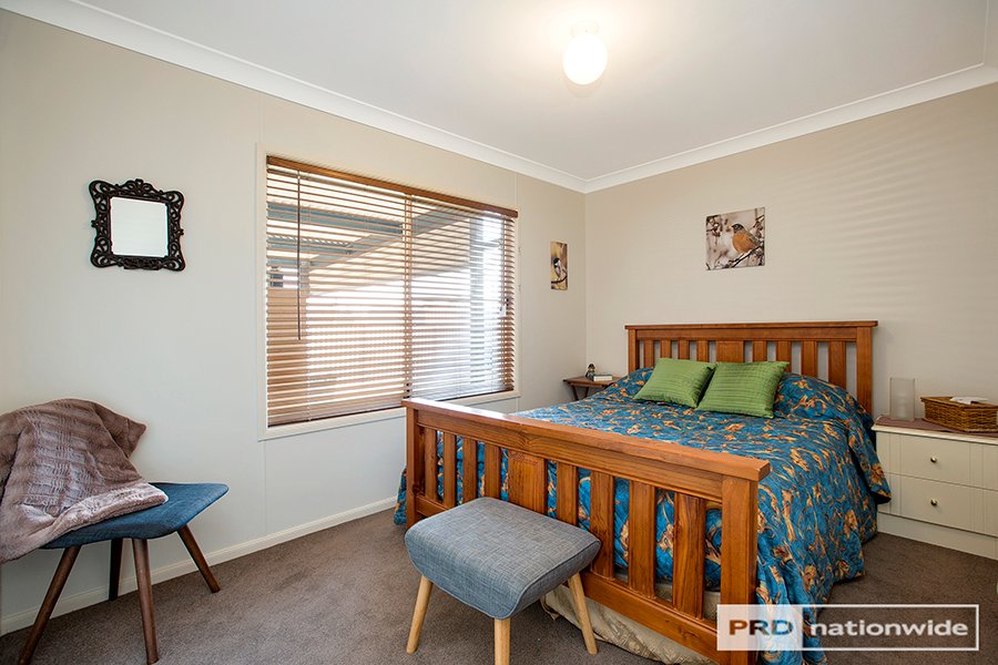 4 Drakeford Street TAMWORTH 13
