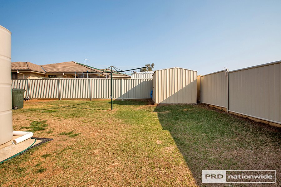 4 Drakeford Street TAMWORTH 18