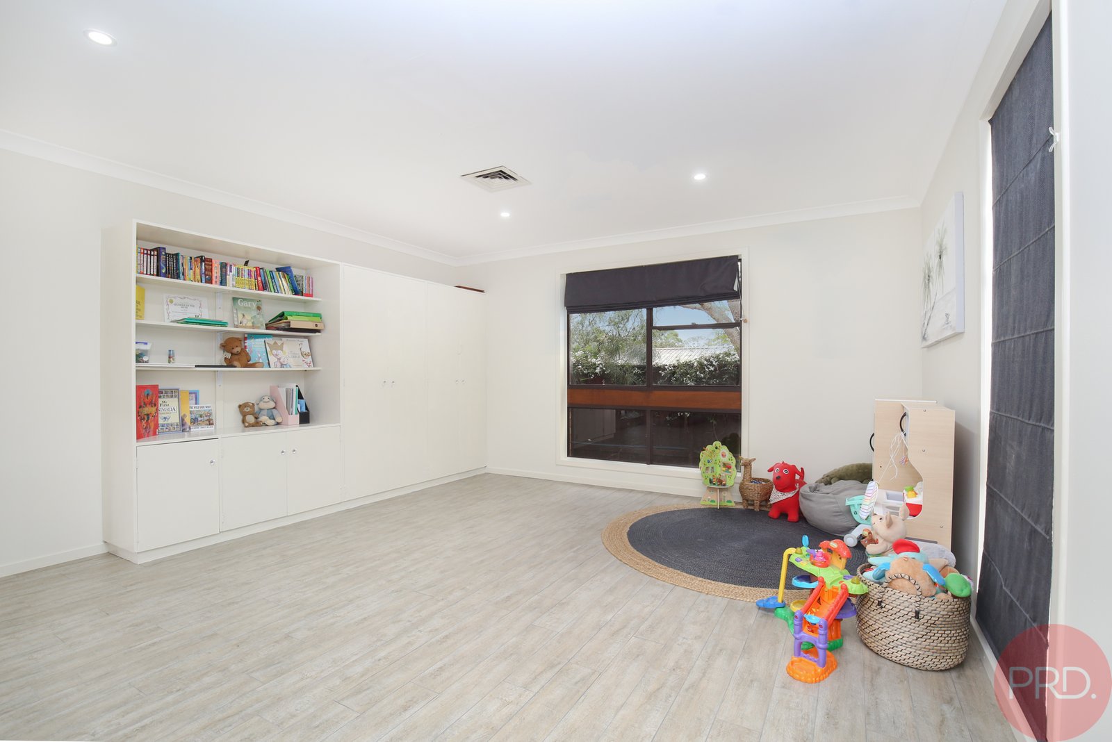 4 Dudley Close METFORD 11