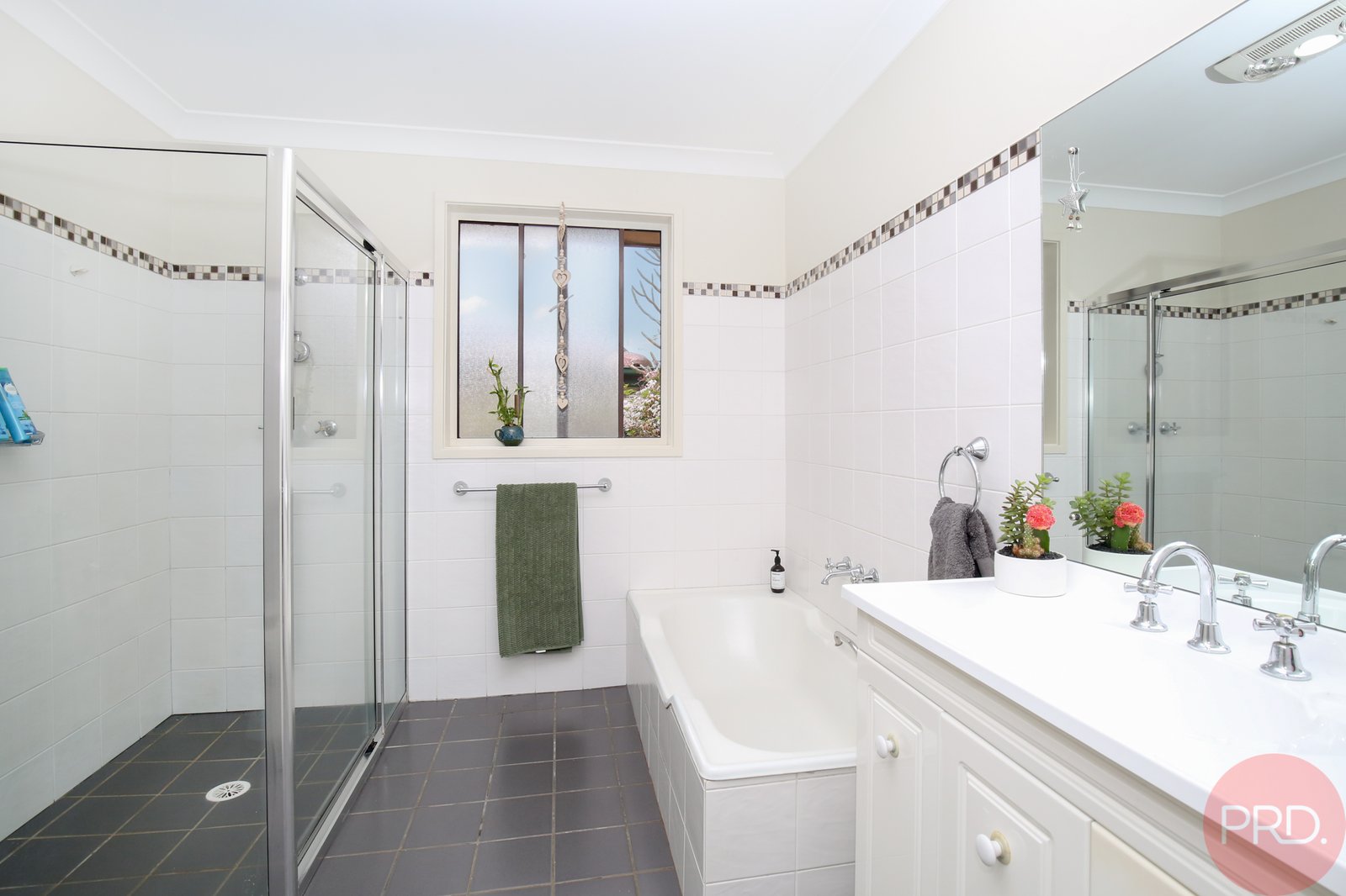 4 Dudley Close METFORD 18