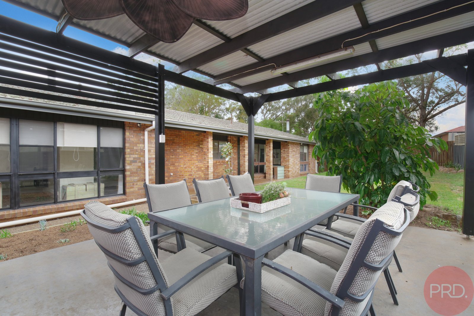 4 Dudley Close METFORD 19