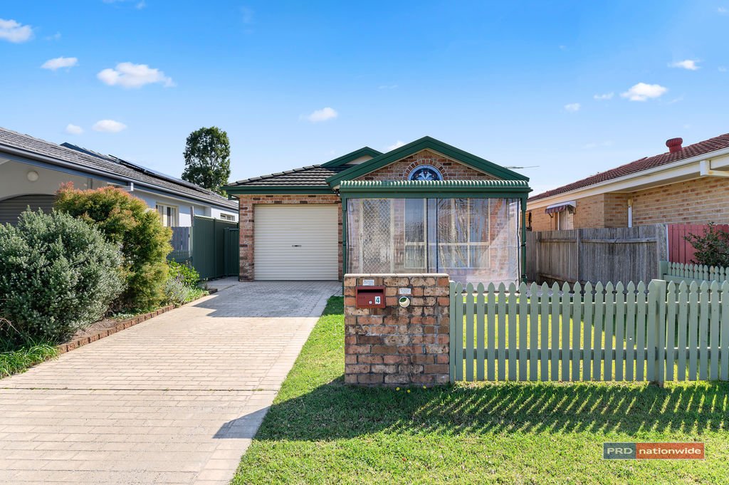 4 Eeley Close COFFS HARBOUR 2