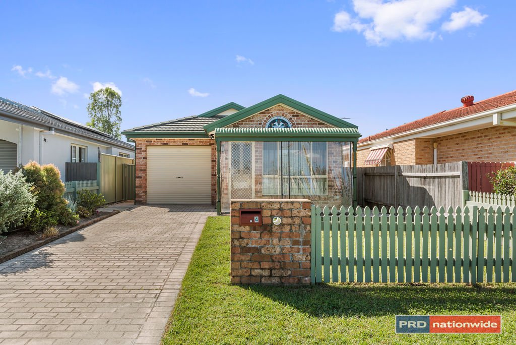 4 Eeley Close COFFS HARBOUR 2