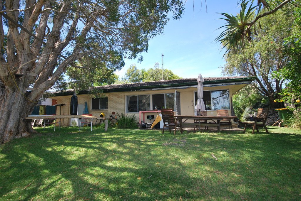 4 Elanora Drive BURLEIGH HEADS 2