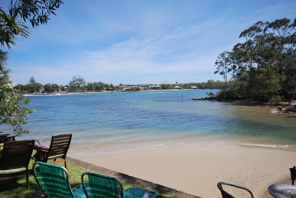 4 Elanora Drive BURLEIGH HEADS 2