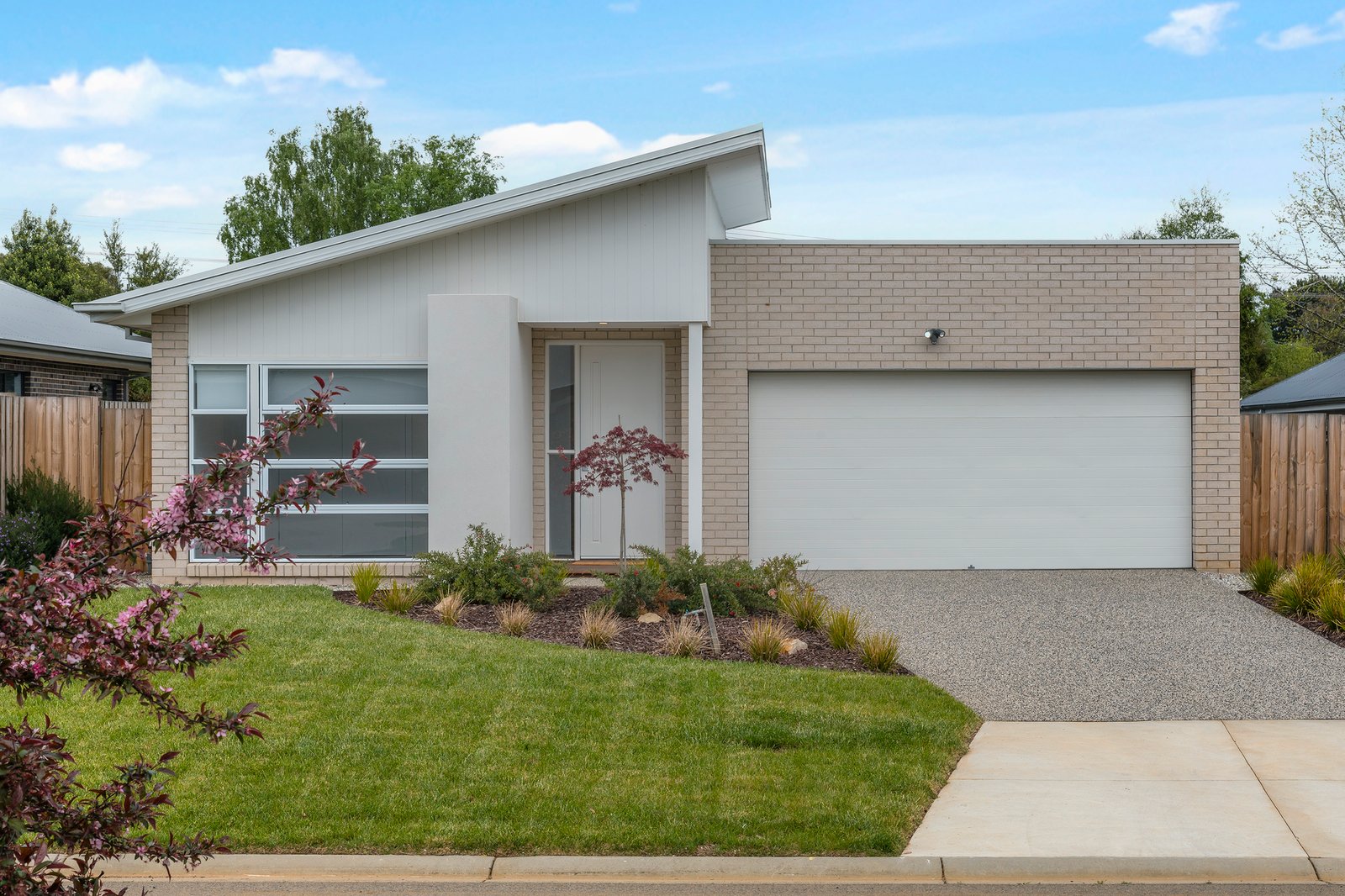 Real Estate and Property in 4 Ellison Street, Woodend, VIC