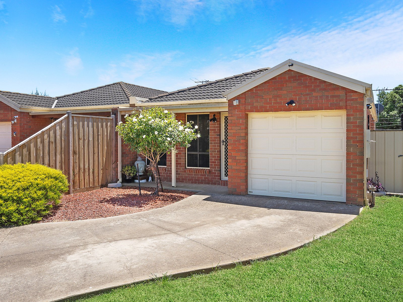 Photos: 4 Emerald Terrace