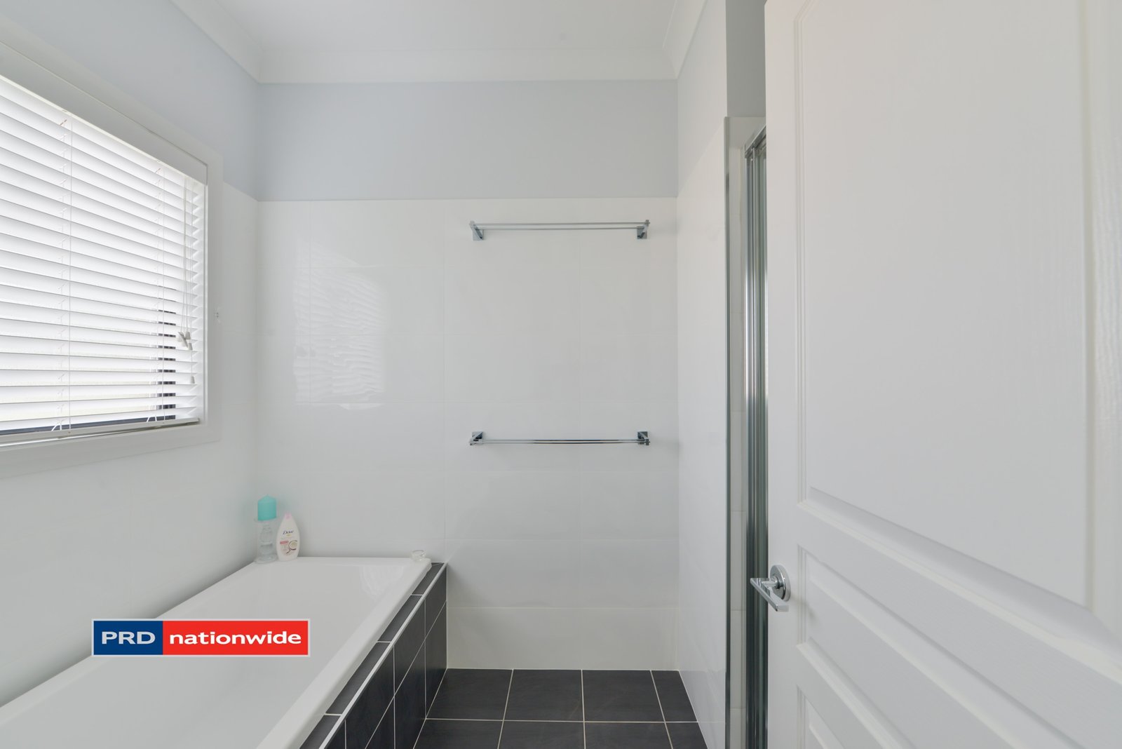 4 Errol Place TAMWORTH 5