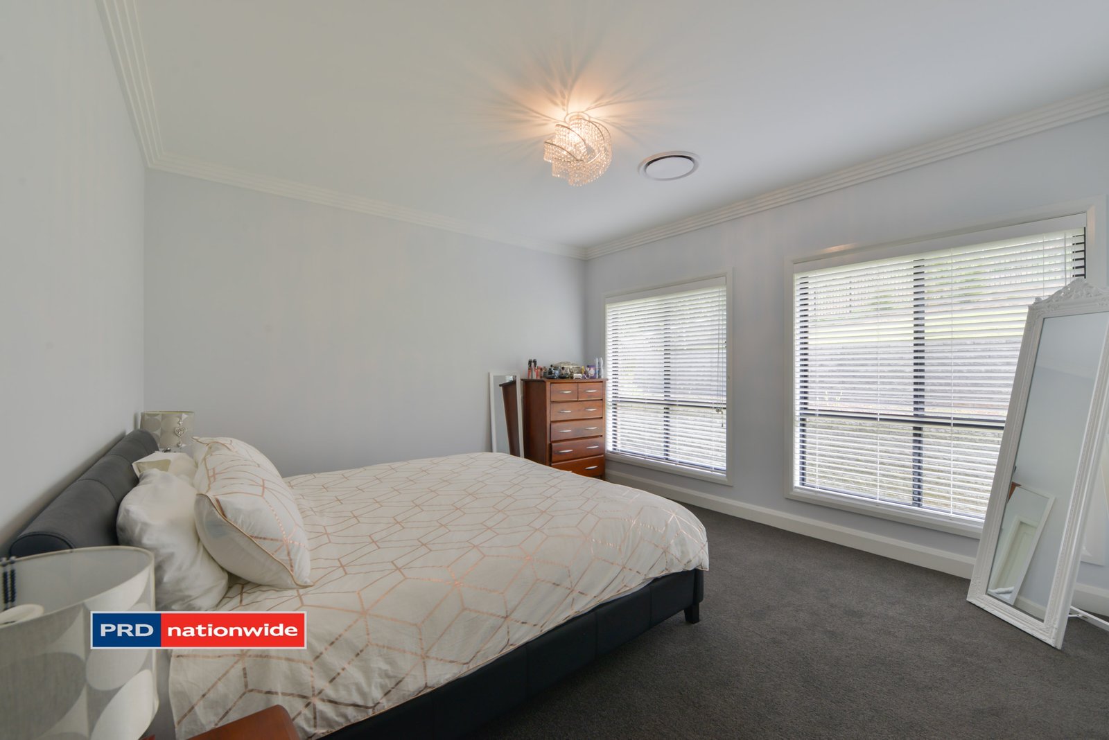 4 Errol Place TAMWORTH 6