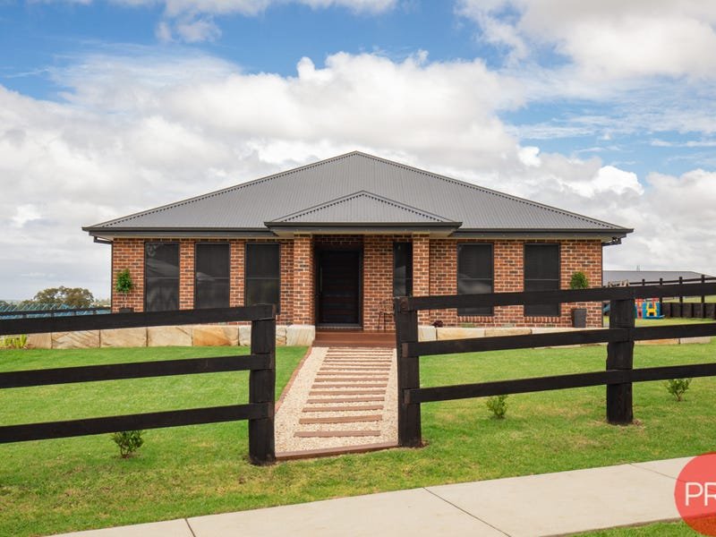 4 Esk Circuit MAITLAND VALE 1