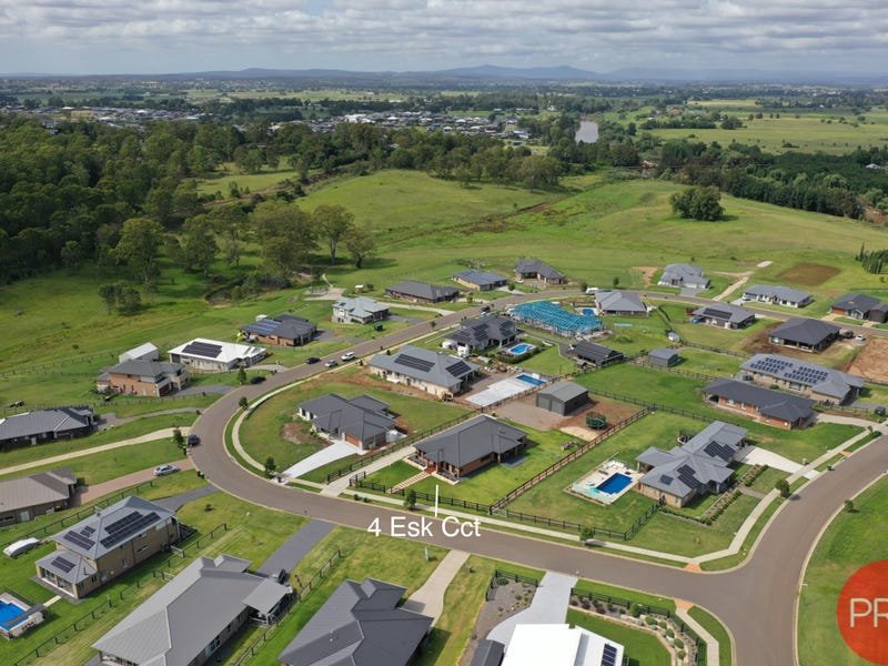 4 Esk Circuit MAITLAND VALE 2