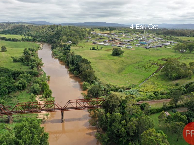 4 Esk Circuit MAITLAND VALE 3