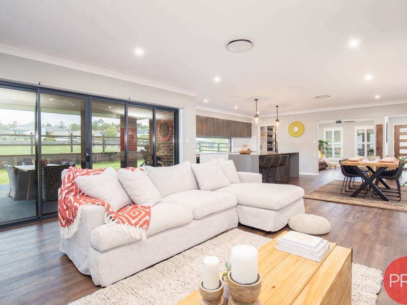 4 Esk Circuit MAITLAND VALE 4
