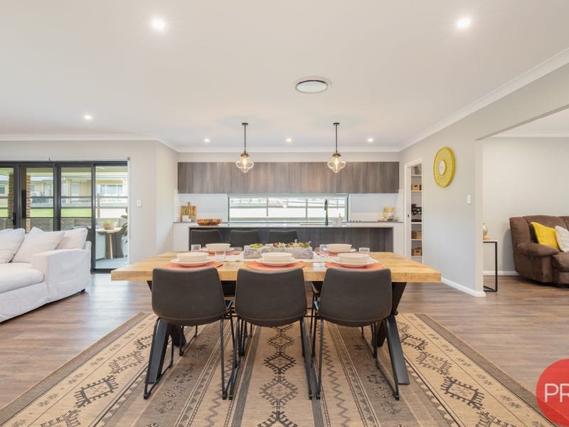 4 Esk Circuit MAITLAND VALE 7