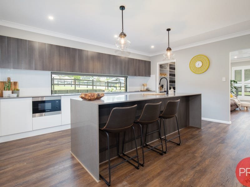 4 Esk Circuit MAITLAND VALE 9