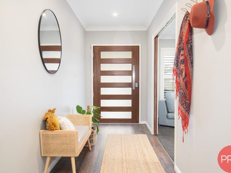 4 Esk Circuit MAITLAND VALE 12