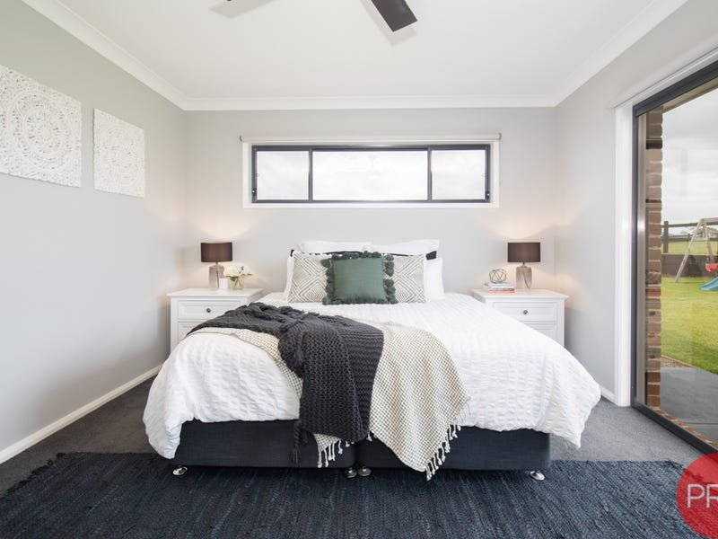 4 Esk Circuit MAITLAND VALE 13