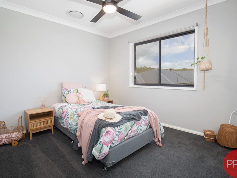 4 Esk Circuit MAITLAND VALE 17