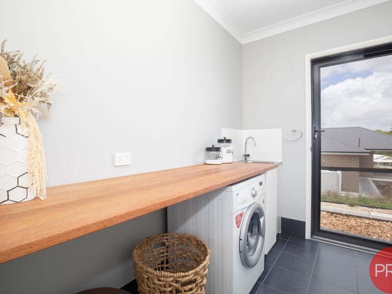 4 Esk Circuit MAITLAND VALE 19
