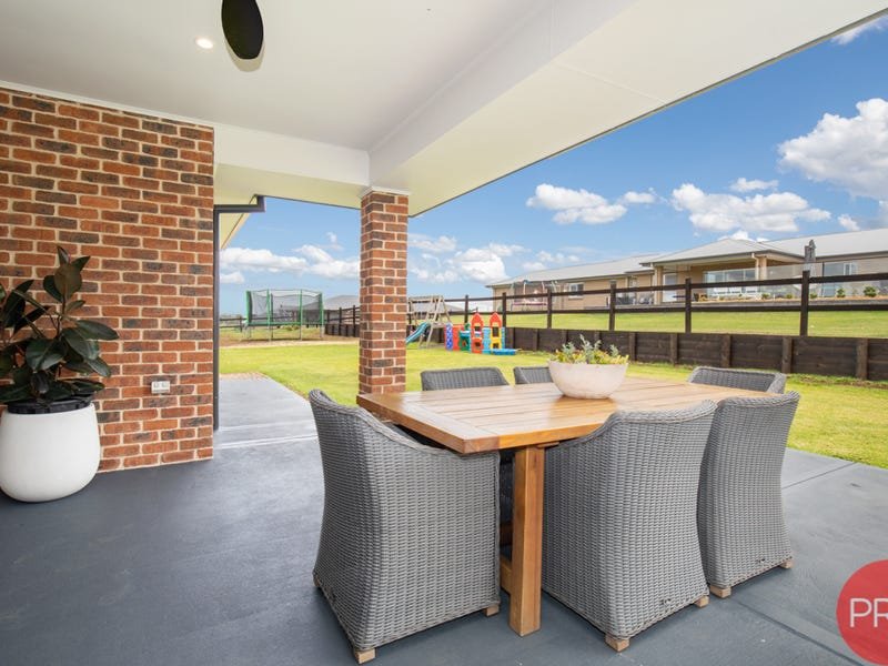 4 Esk Circuit MAITLAND VALE 20