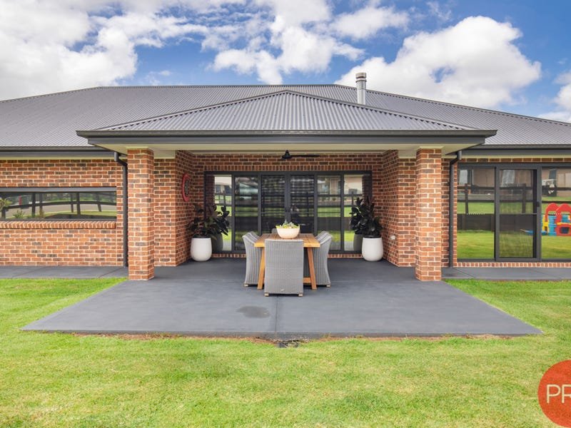 4 Esk Circuit MAITLAND VALE 21