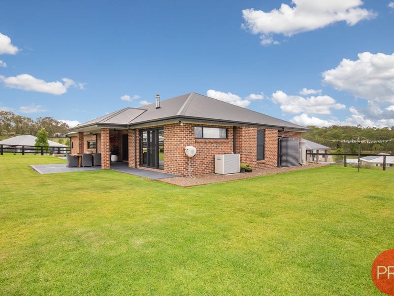 4 Esk Circuit MAITLAND VALE 22