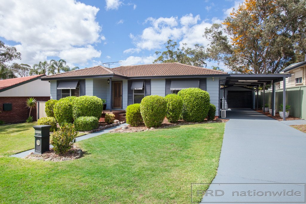 4 Evelyn Crescent THORNTON 1