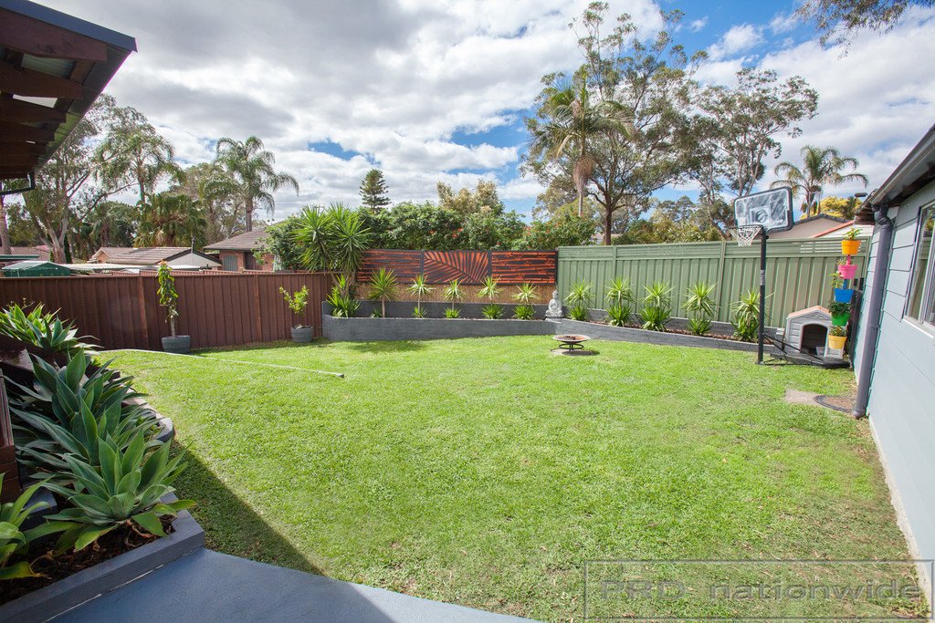 4 Evelyn Crescent THORNTON 3