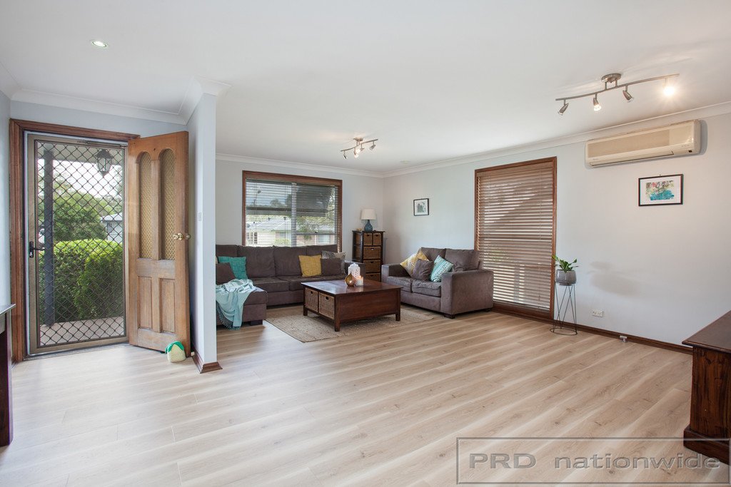 4 Evelyn Crescent THORNTON 8