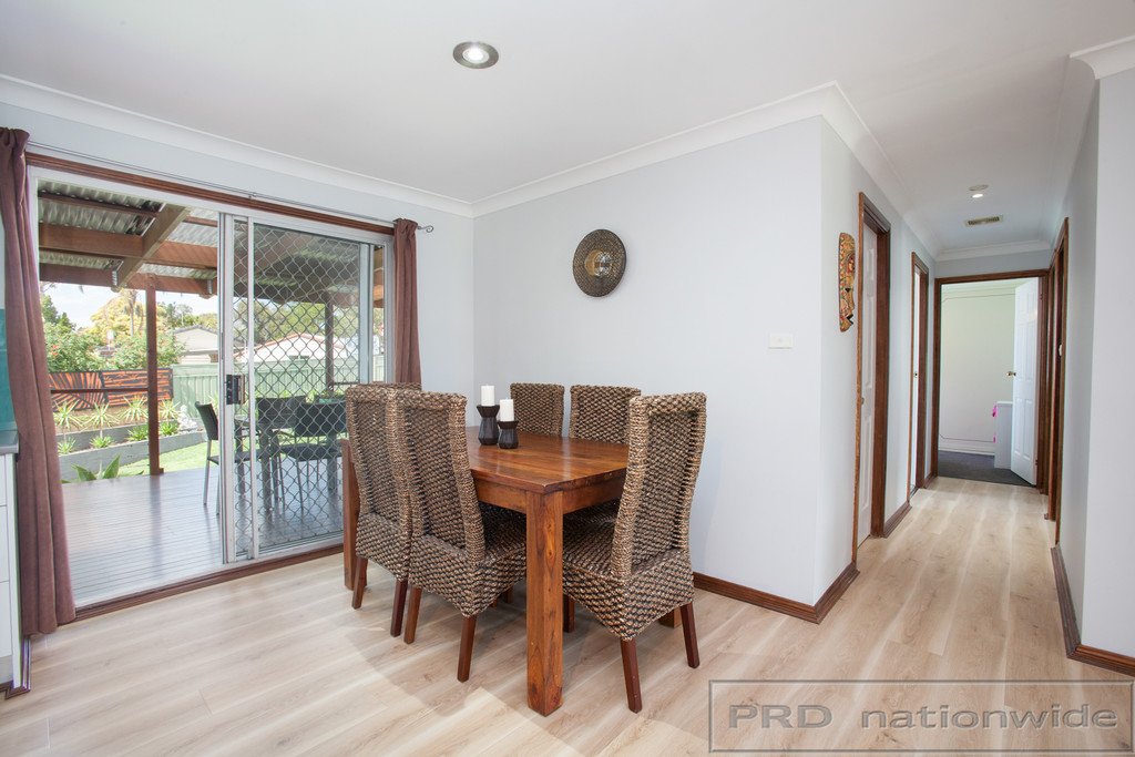 4 Evelyn Crescent THORNTON 10